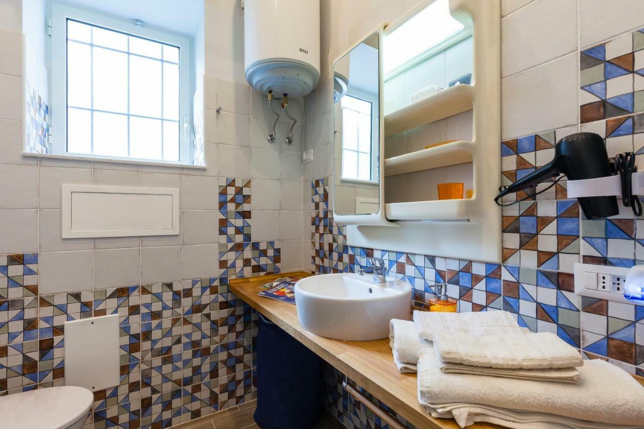 Materdei Terrace Apartment Наполи Екстериор снимка